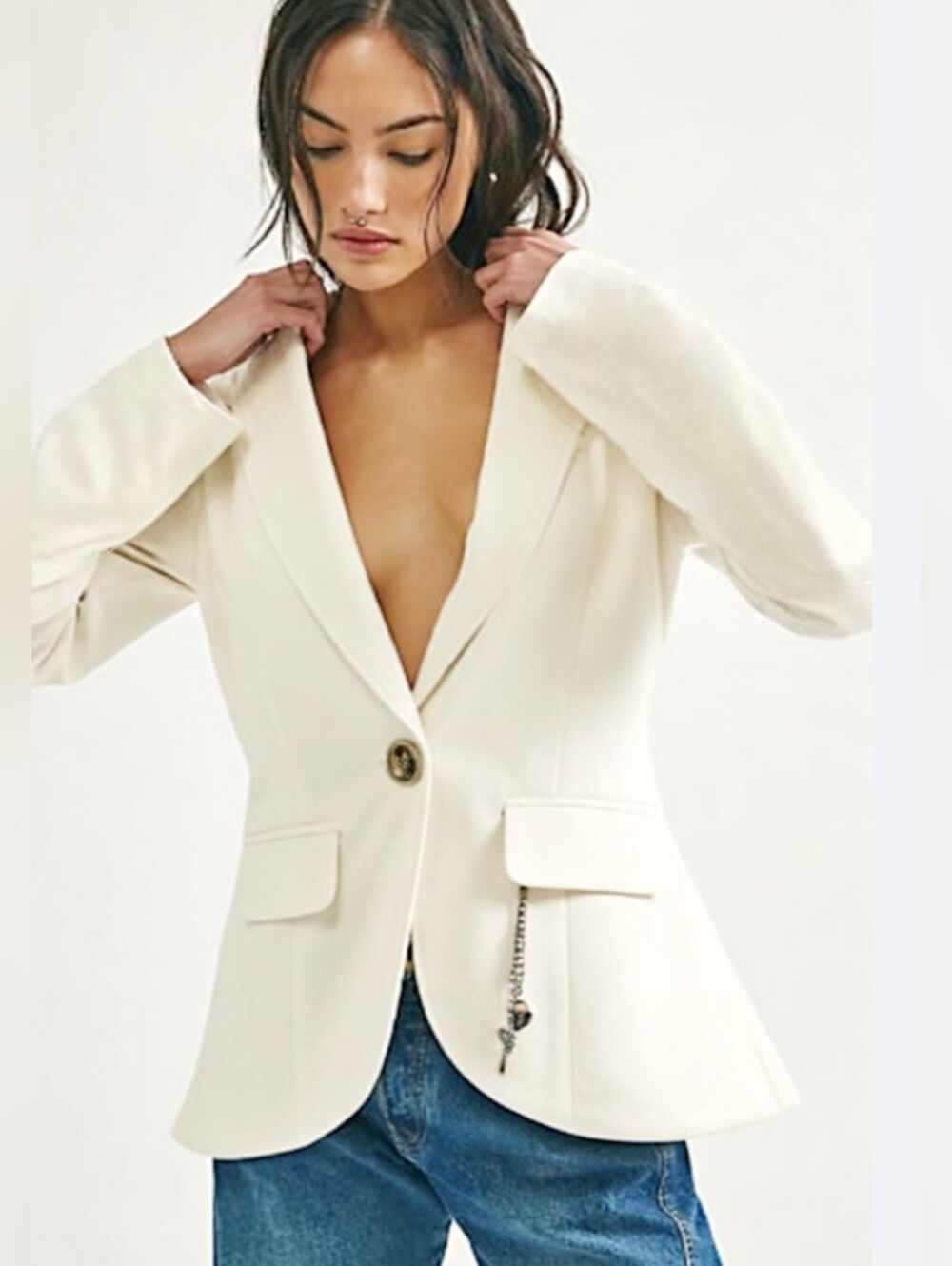 Guess Valentina White Blazer With Heart And Key Chain Detail